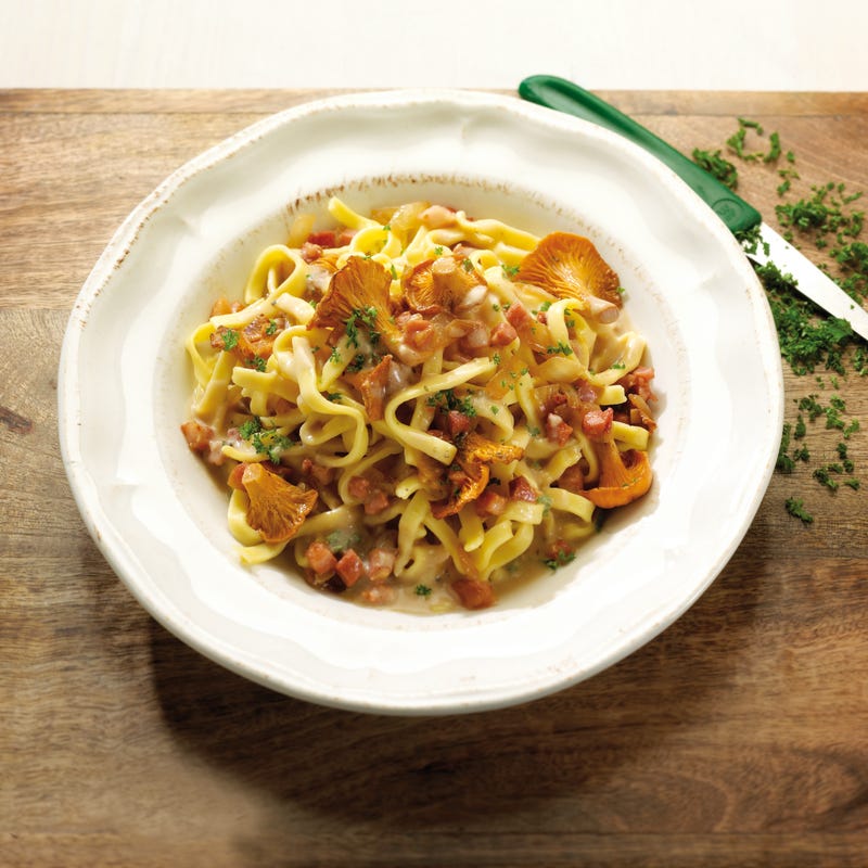 Pasta med kantarell- och baconsås