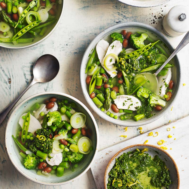 ViktVäktarna - Grönsakssoppa med kyckling och borlottibönor toppad med pistou