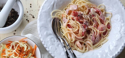 Pasta med skink- och paprikasås