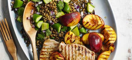 Kotlett med matvete och nektarinsallad