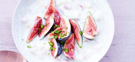 Sojayoghurt med fikon och pistagenötter