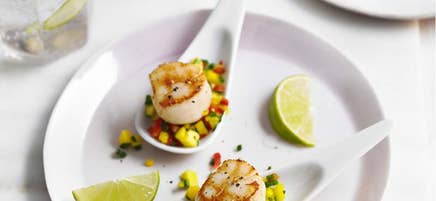 Pilgrimsmusslor med mangosalsa