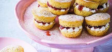Victoria sponge bites