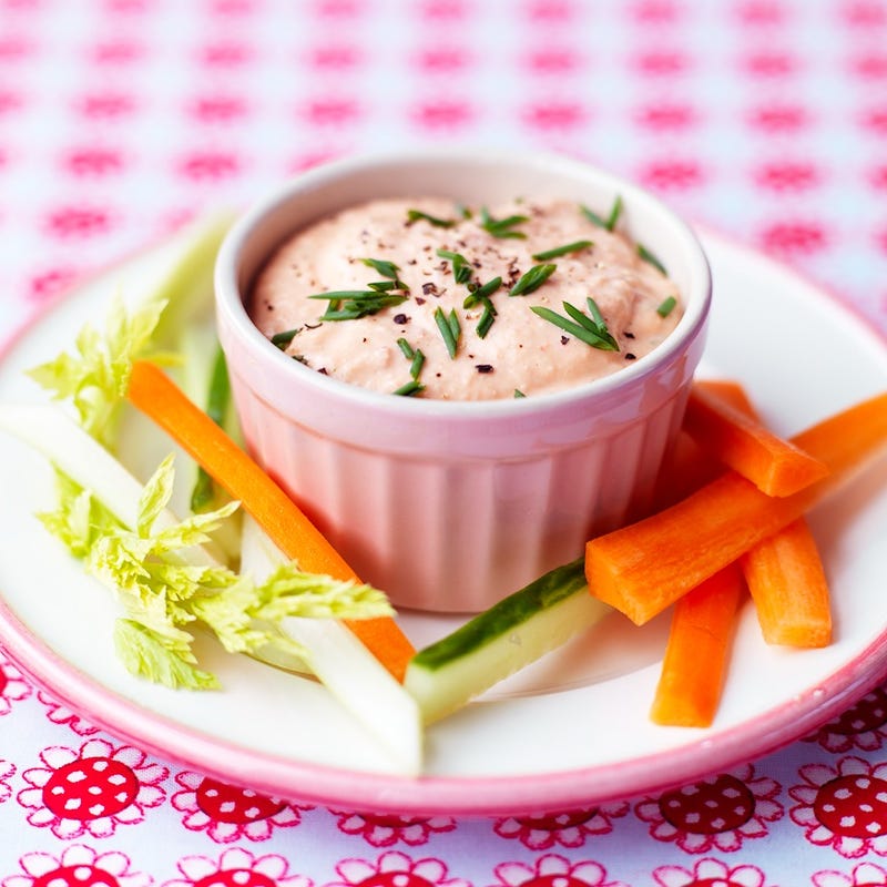Photo of White bean & red pepper dip with bread by WW