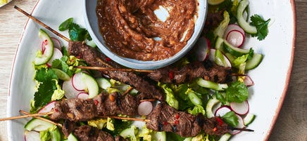 Beef satay with sweet & sour salad
