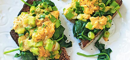 Scrambled eggs & spinach on rye