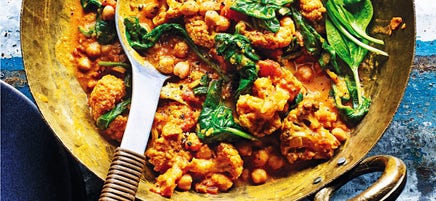 Cauliflower, chickpea & spinach curry