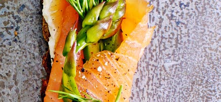 Smoked salmon & asparagus bruschetta
