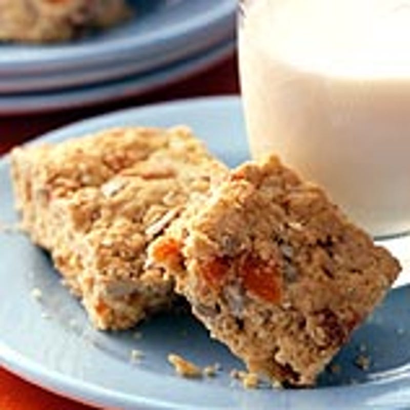Photo of Oat and apricot breakfast bars by WW