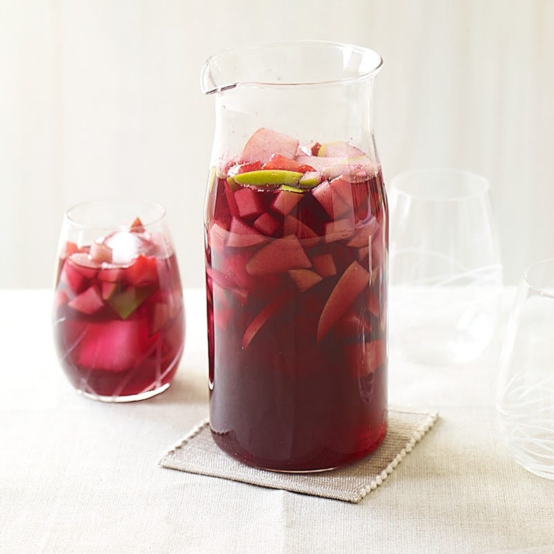 Photo of Sangria with strawberries and apples by WW