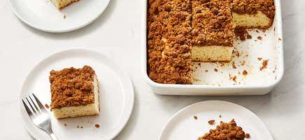 Strawberry-cinnamon crumb cake