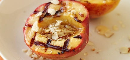Grilled peaches with almonds and honey