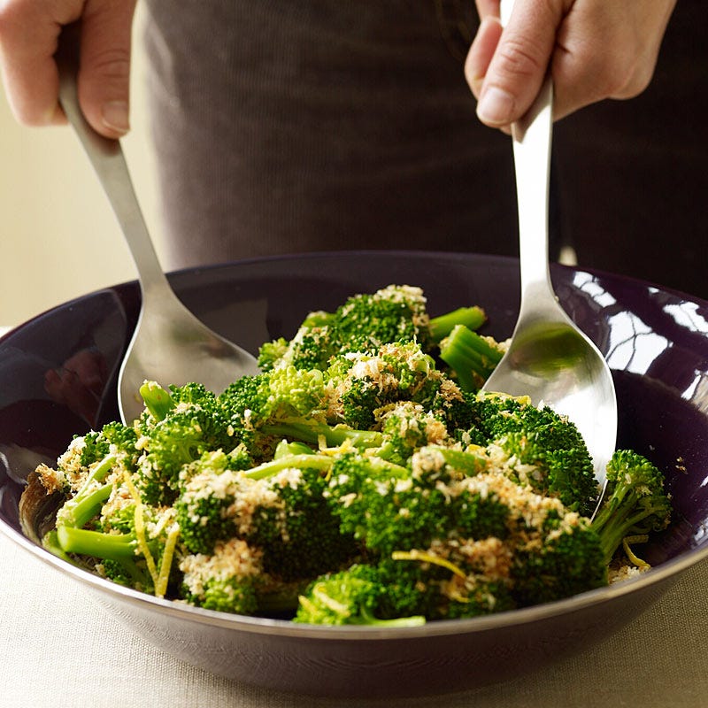Photo of Broccoli with lemon-garlic crumbs by WW
