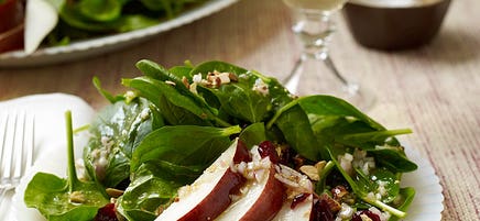 Spinach salad with pears, almonds and cranberries