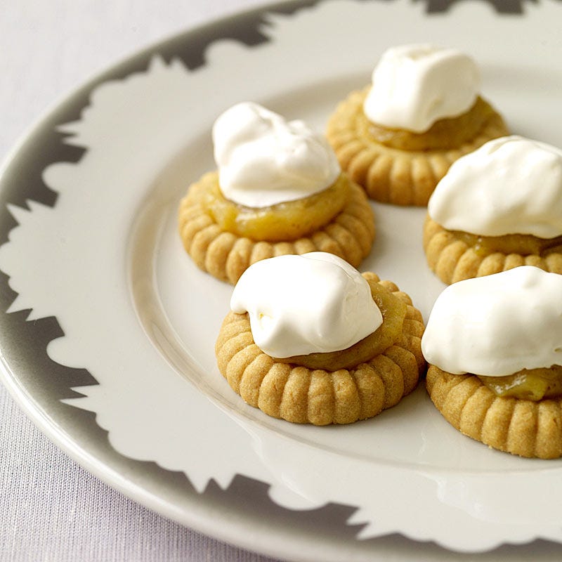 Photo of Homemade lime curd with butter cookies and cream by WW