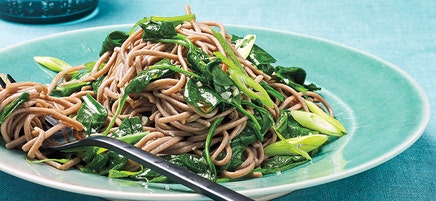 Soba noodles with spinach
