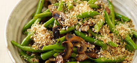 Green beans with mushrooms and crisp onion crumbs