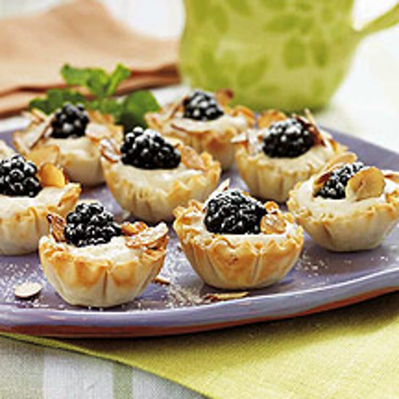 Photo of Blackberry-almond cheesecake tarts by WW