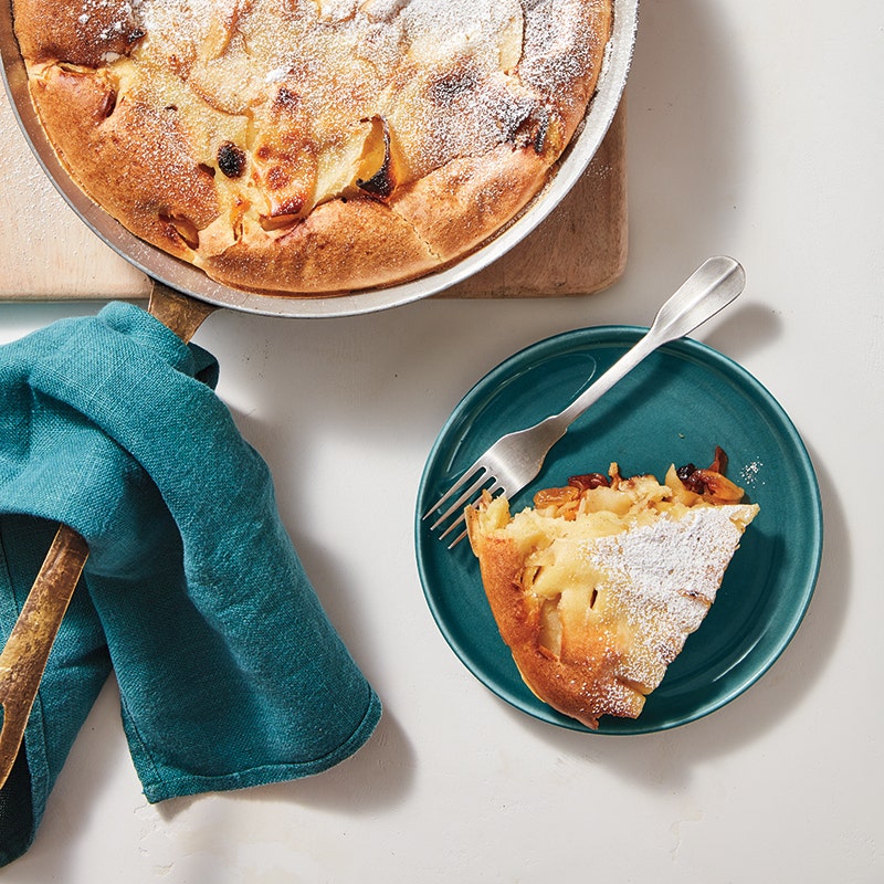 Skillet apple & raisin pancake