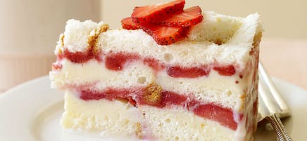 Frozen strawberry layer cake