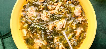 Slow cooker lemony chicken and lentil soup