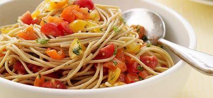 Pasta with no-cook tomato sauce