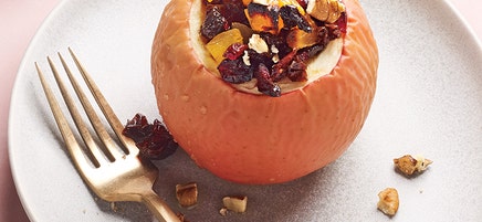 Baked apples with vanilla drizzle