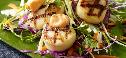 Grilled sea scallops with spicy ginger aioli