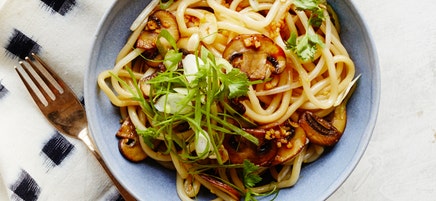 Lunar vegetarian lo mein