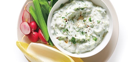 Cucumber-Scallion Raita Dip with Veggies