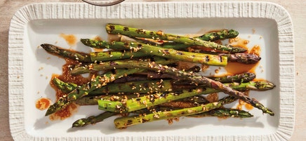 Grilled sesame asparagus