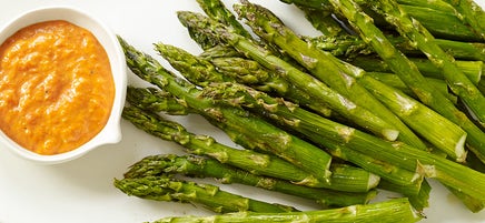 Roasted asparagus with pepper sauce