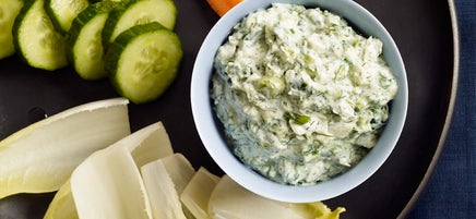 Greek yogurt-spinach dip with dill