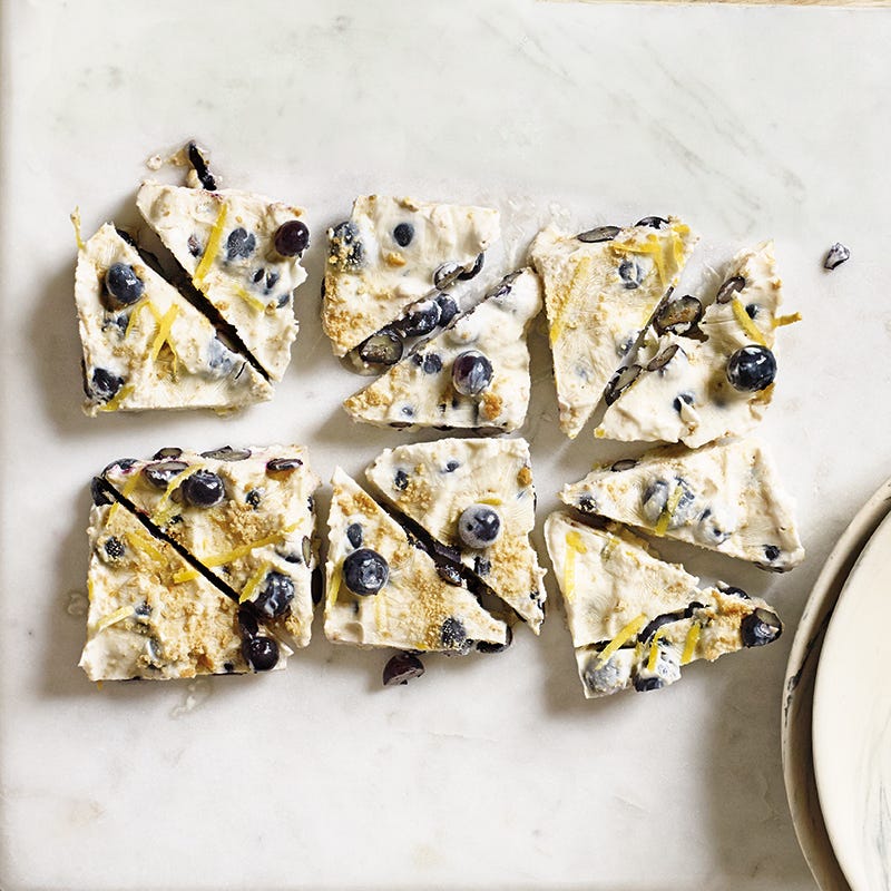 Blueberry cheesecake-yogurt bark