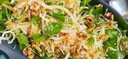Spiralized apple and fennel salad