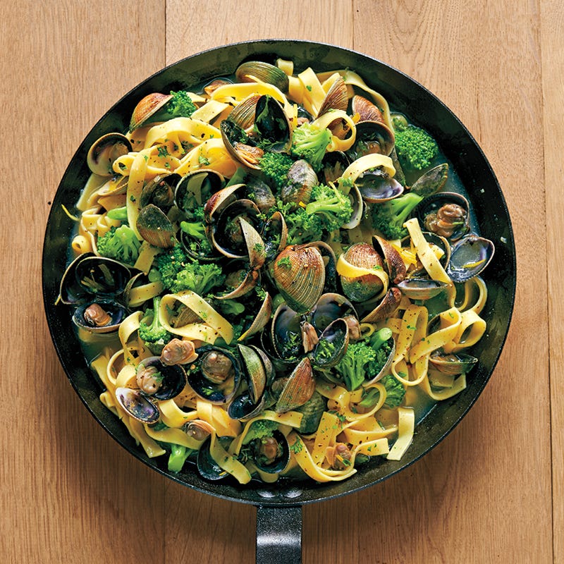 Tagliatelle with clams and broccoli