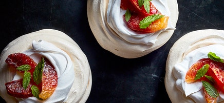 Gingerbread meringue tarts