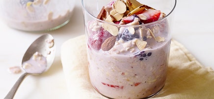 Double-berry overnight oats