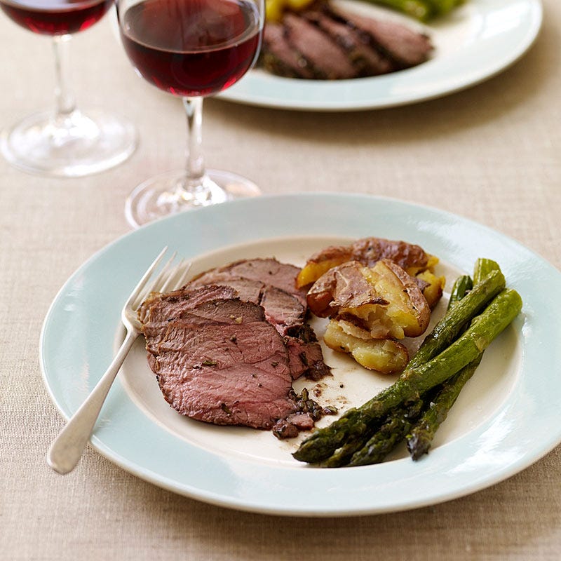 Photo de Agneau rôti avec pommes de terre écrasées et asperges par WW