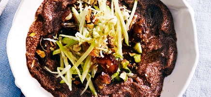 Teff porridge with dates and apple