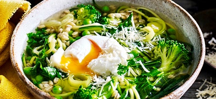 Green vegetable and barley soup
