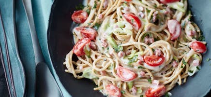 Vollkornspaghetti mit Schinken-Käse-Sauce