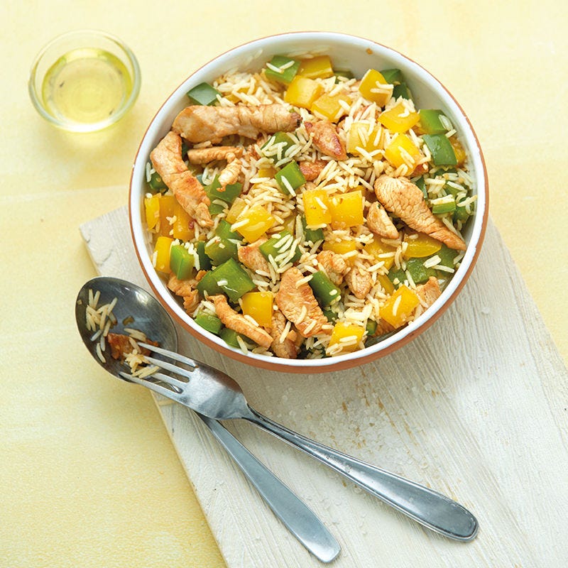 Geflügel-Reis-Salat mit gebratener Peperoni