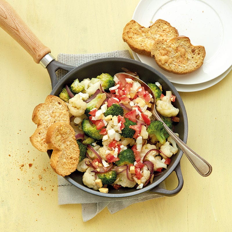 Blumenkohl-Broccoli-Pfanne mit Röstbrot