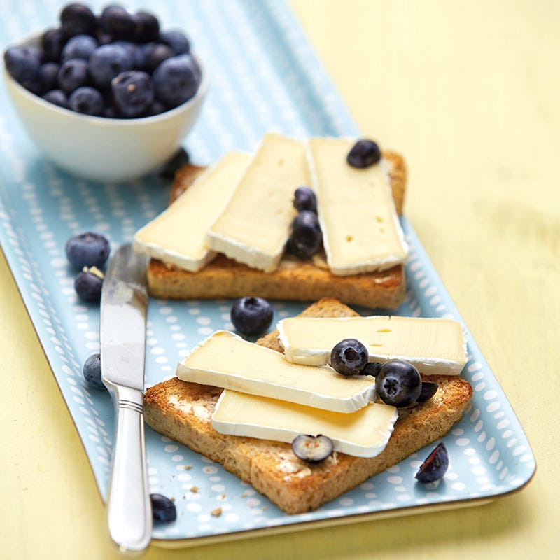 Camemberttoasts mit Beeren