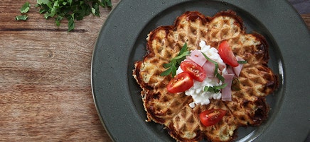 Matvåffla med örter, skinka och cottage cheese