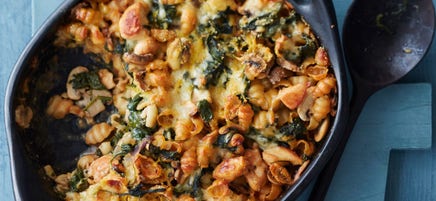 Teigwarenauflauf mit Poulet, Spinat und Champignons
