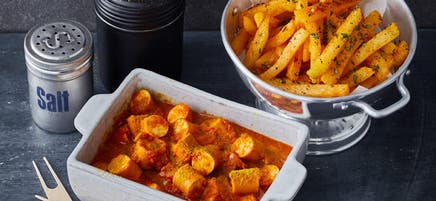 Saucisse au curry et frites de choux-raves
