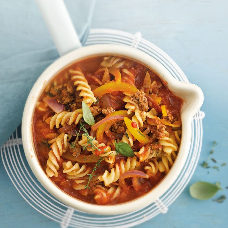 Scharfer Peperoni-Hack-Eintopf mit Fusilli