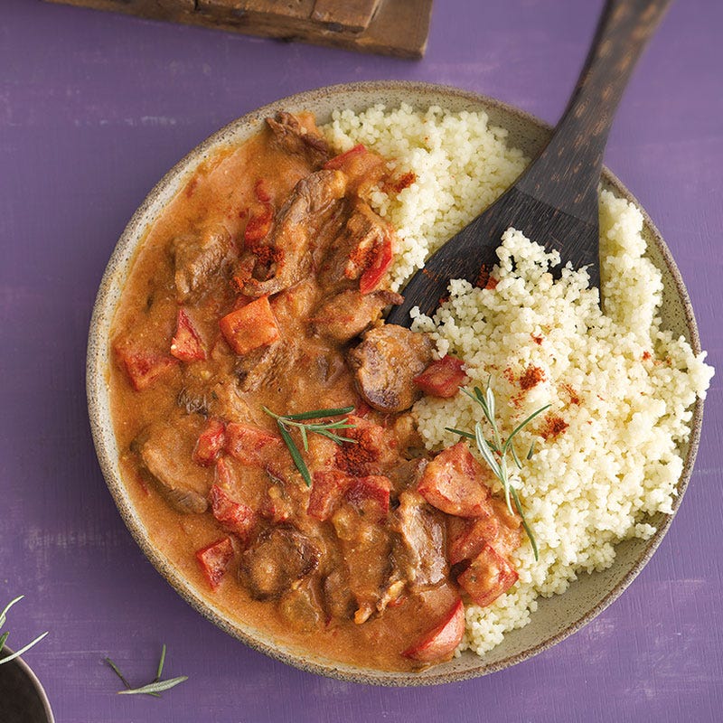 Couscous mit Lammfilet in Tomaten-Peperoni-Sauce